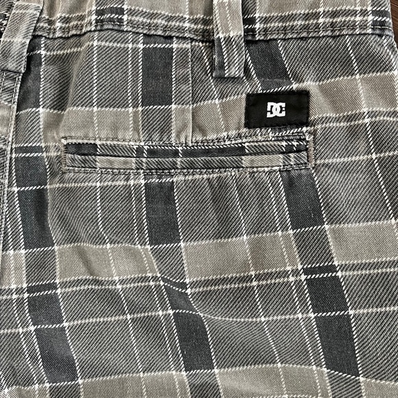 DC Gray, Black & White Plaid Checkered Men's Casual Shorts Sz 28 - Picture 4 of 9